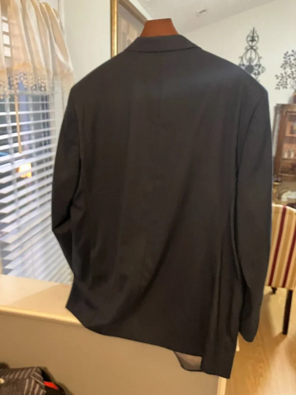 48R Perry Ellis suit